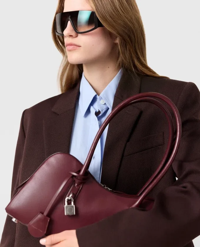 Blazer à revers en pointe et boutonnage simple