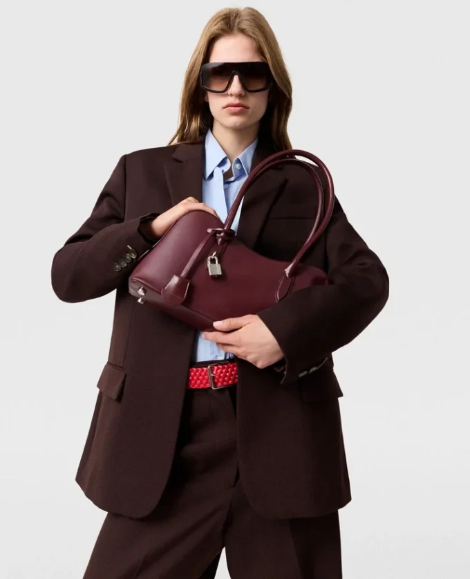 Blazer à revers en pointe et boutonnage simple