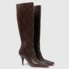 Bottes à talons aiguilles en cuir verni à bout carré et à hauteur du genou Bottes à talons aiguilles en cuir verni à bout carré et à hauteur du genou