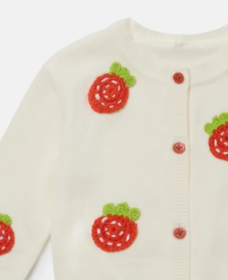 Cardigan crocheté à motif fraise