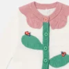 Cardigan en maille crochetée à motif floral