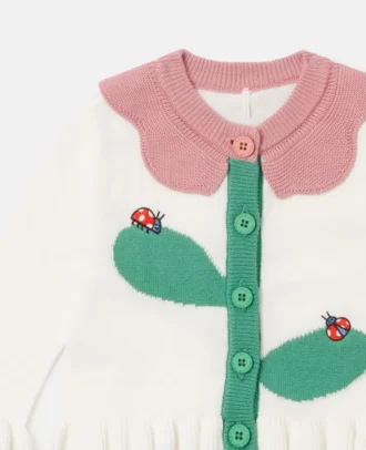 Cardigan en maille crochetée à motif floral