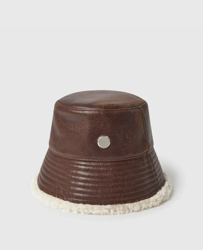 Chapeau bob doublé en peluche avec logo Chapeau bob doublé en peluche avec logo