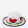 Chapeau bob en crochet avec cœur