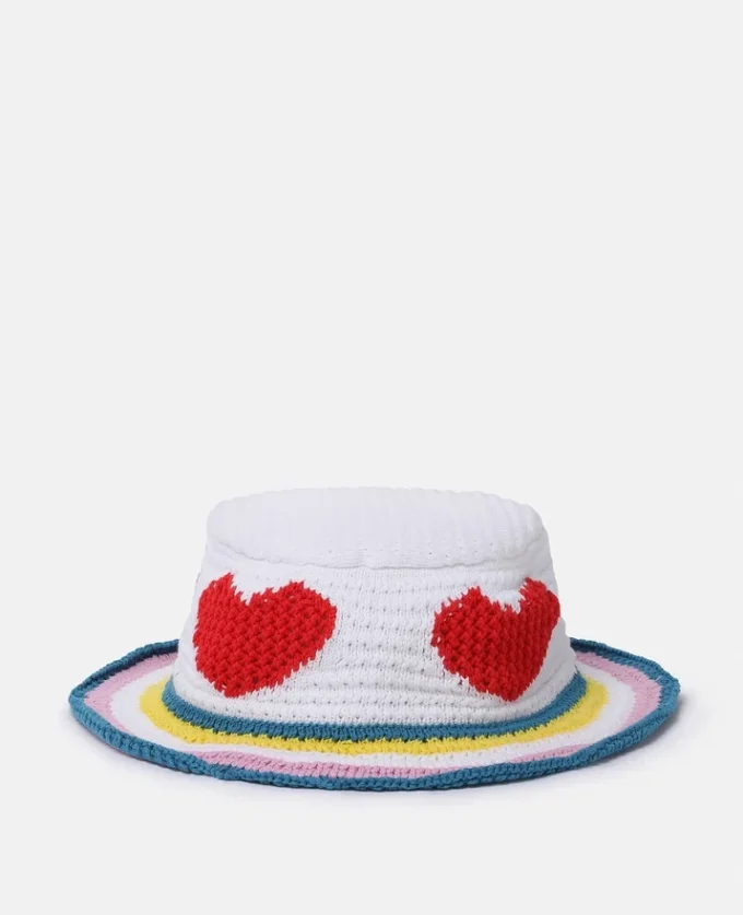 Chapeau bob en crochet avec cœur