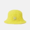 Chapeau bob en crochet avec motif Bob l’éponge Chapeau bob en crochet avec motif Bob l’éponge