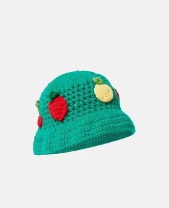 Chapeau cloche en crochet brodé de baies