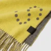 Écharpe à franges et logo Écharpe à franges et logo