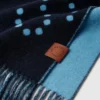 Écharpe à franges et logo Écharpe à franges et logo