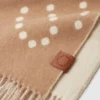 Écharpe à franges et logo Écharpe à franges et logo