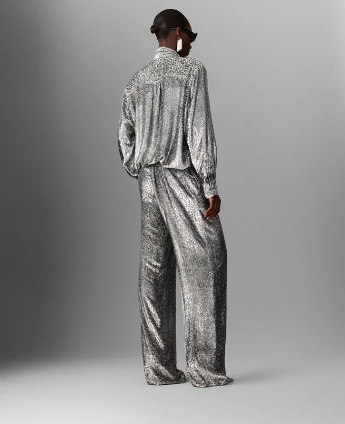 Chemise à col noué en velours métallisé Chemise à col noué en velours métallisé