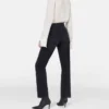 Chemise en crêpe de Chine de soie à nœud lavallière Chemise en crêpe de Chine de soie à nœud lavallière