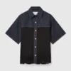 Chemise en denim à manches courtes et empiècements en satin Chemise en denim à manches courtes et empiècements en satin