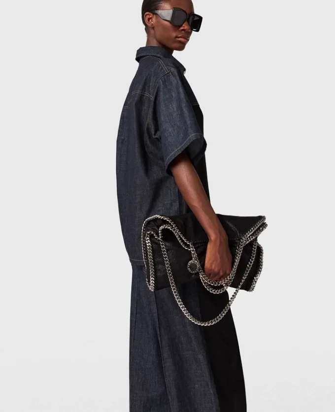 Chemise en denim à manches courtes et empiècements en satin Chemise en denim à manches courtes et empiècements en satin