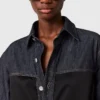 Chemise en denim à manches courtes et empiècements en satin Chemise en denim à manches courtes et empiècements en satin