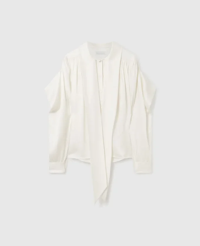 Chemise à manches longues avec col cravate et épaulettes Chemise à manches longues avec col cravate et épaulettes