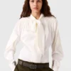 Chemise à manches longues avec col cravate et épaulettes Chemise à manches longues avec col cravate et épaulettes