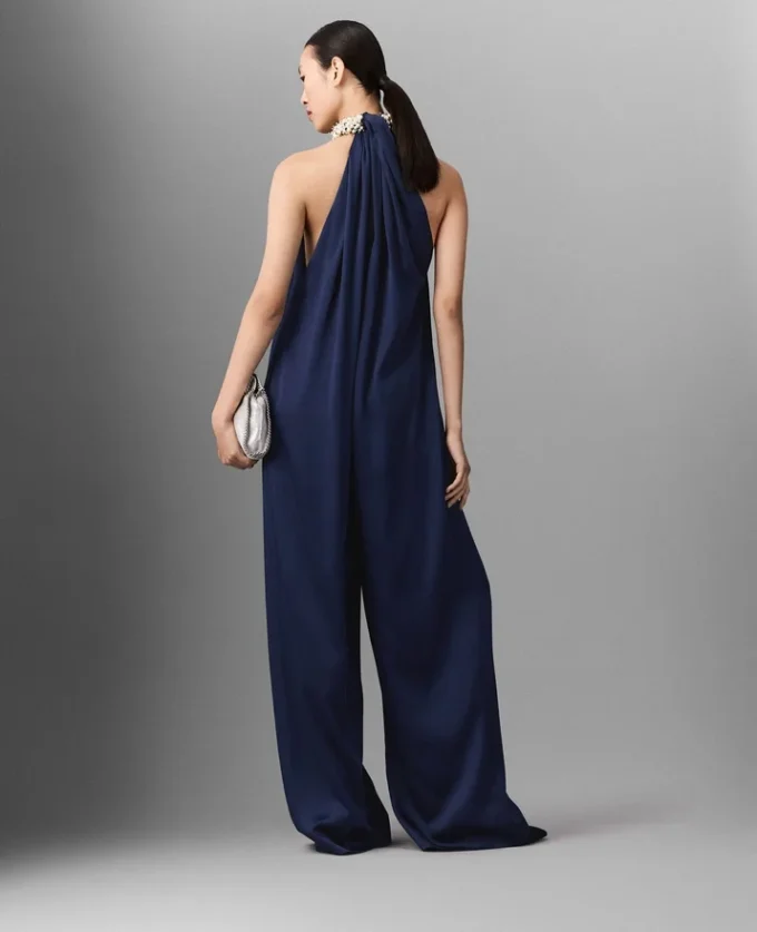 Combinaison en satin à dos nu Combinaison en satin à dos nu