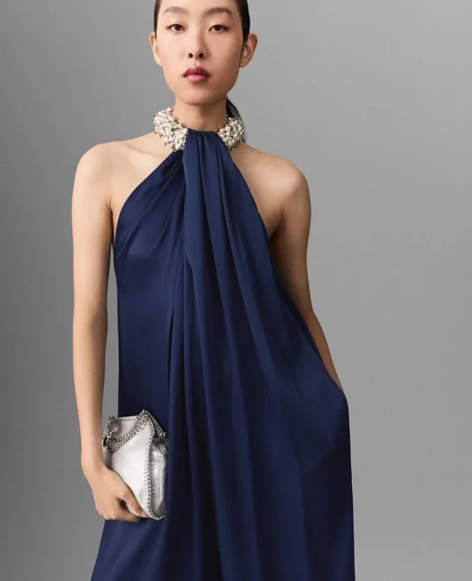 Combinaison en satin à dos nu Combinaison en satin à dos nu