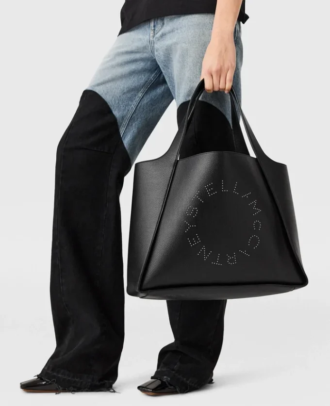 Grand sac cabas à clous avec logo Grand sac cabas à clous avec logo