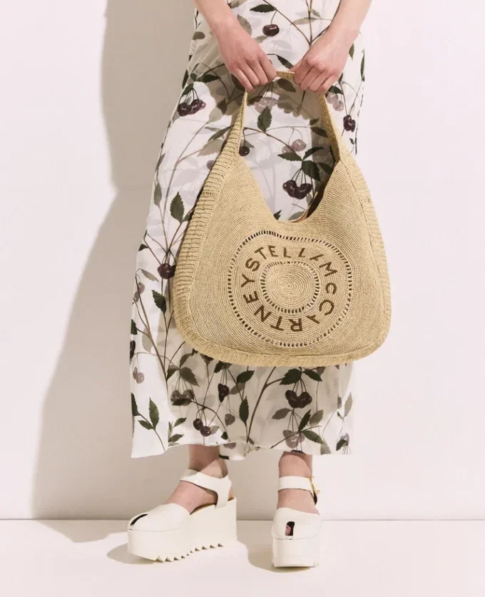 Grand sac fourre-tout souple en raphia avec logo Grand sac fourre-tout souple en raphia avec logo