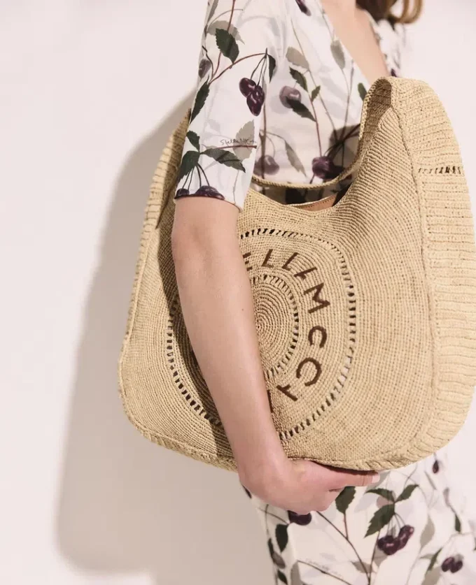 Grand sac fourre-tout souple en raphia avec logo Grand sac fourre-tout souple en raphia avec logo
