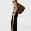Grand sac hobo en daim avec logo Grand sac hobo en daim avec logo