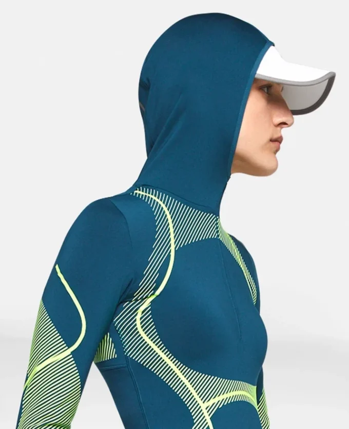 Haut mi-couche à manches longues et capuche TruePace pour le running Haut mi-couche à manches longues et capuche TruePace pour le running
