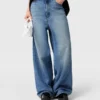 Jean délavé à taille haute et jambes larges Jean délavé à taille haute et jambes larges