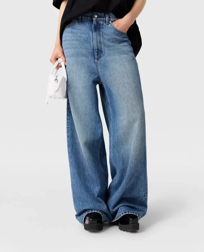 Jean délavé à taille haute et jambes larges Jean délavé à taille haute et jambes larges