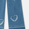Jean en denim stretch avec patch cœur à franges Jean en denim stretch avec patch cœur à franges