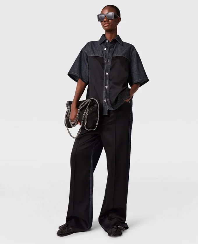 Jean à jambes larges et empiècements en satin Jean à jambes larges et empiècements en satin