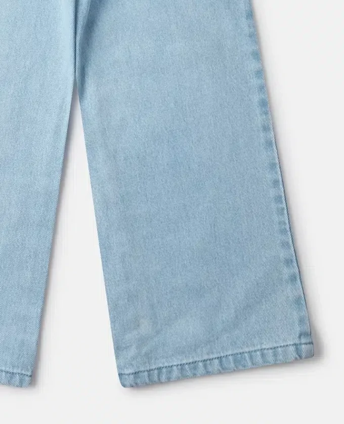 Jean taille moyenne à jambes larges Jean taille moyenne à jambes larges