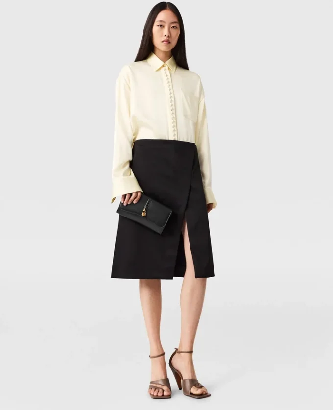 Jupe midi en satin ajustée Jupe midi en satin ajustée