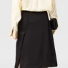 Jupe midi en satin ajustée Jupe midi en satin ajustée