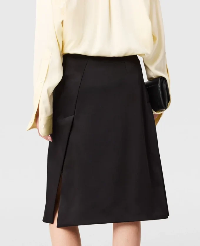 Jupe midi en satin ajustée Jupe midi en satin ajustée