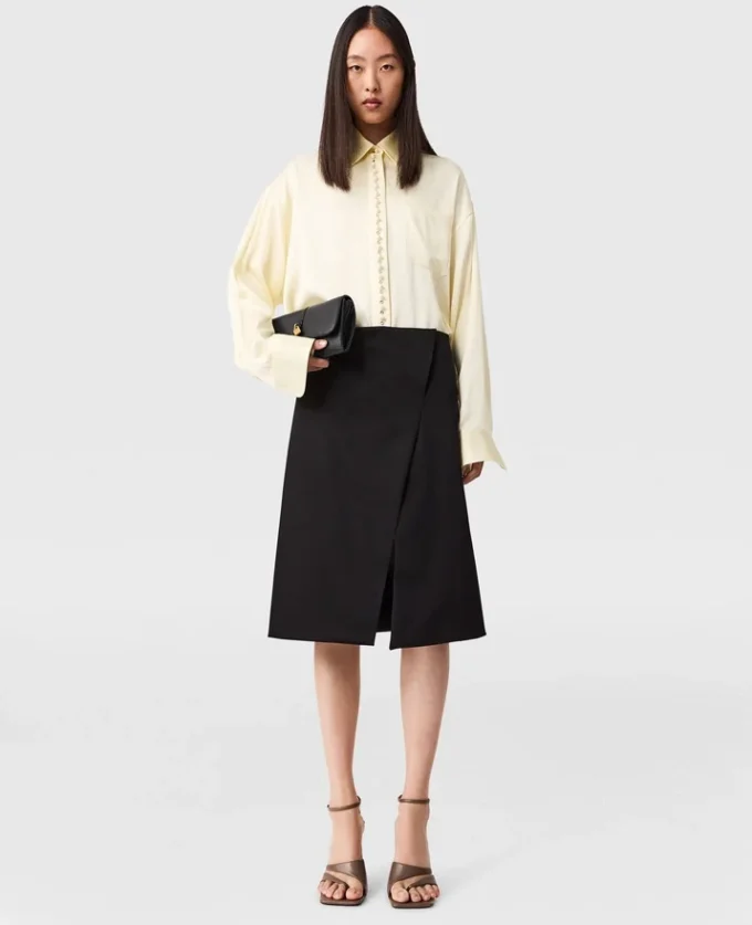 Jupe midi en satin ajustée Jupe midi en satin ajustée