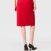 Jupe midi en satin bordée de dentelle Jupe midi en satin bordée de dentelle