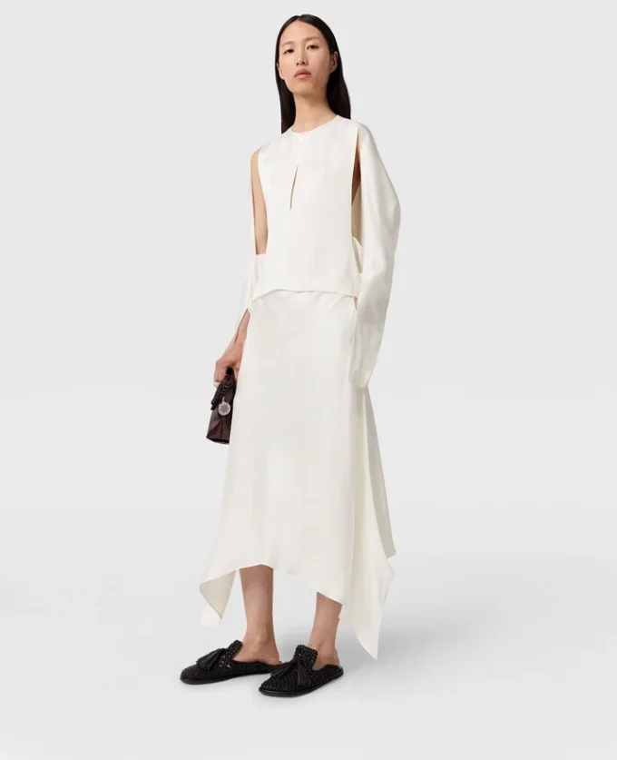 Jupe midi en satin à ourlet arrondi Jupe midi en satin à ourlet arrondi