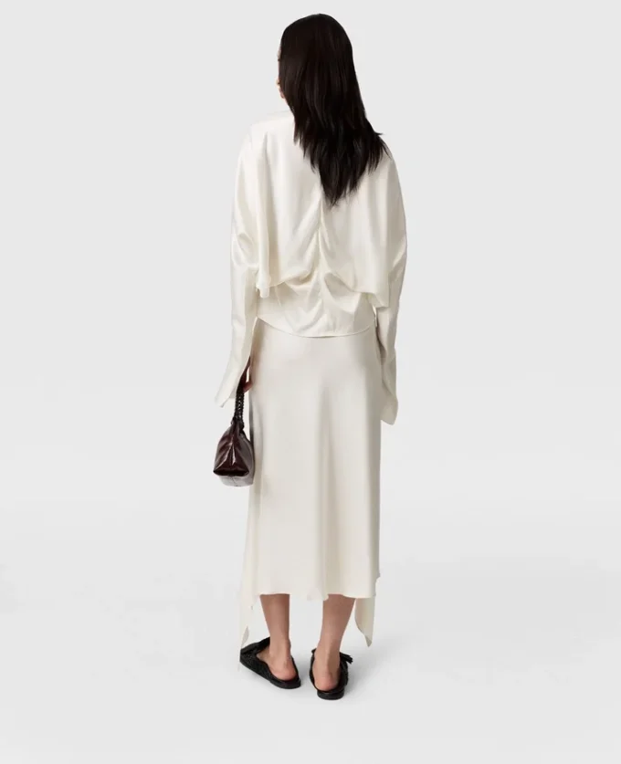 Jupe midi en satin à ourlet arrondi Jupe midi en satin à ourlet arrondi