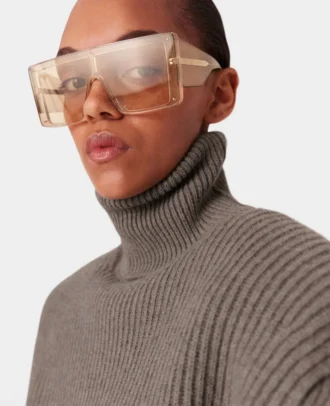 Lunettes de soleil carrées translucides
