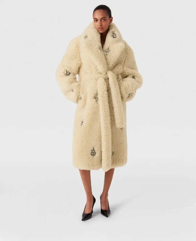 Manteau en peluche orné de cristaux Manteau en peluche orné de cristaux