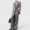 Mini-robe blazer à double boutonnage et fines rayures Mini-robe blazer à double boutonnage et fines rayures