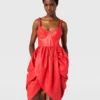 Mini-robe bustier froncée et enveloppante Mini-robe bustier froncée et enveloppante