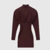 Mini-robe plissée à col haut et manches longues Mini-robe plissée à col haut et manches longues