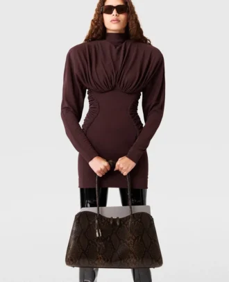 Mini-robe plissée à col haut et manches longues