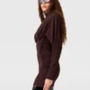 Mini-robe plissée à col haut et manches longues Mini-robe plissée à col haut et manches longues