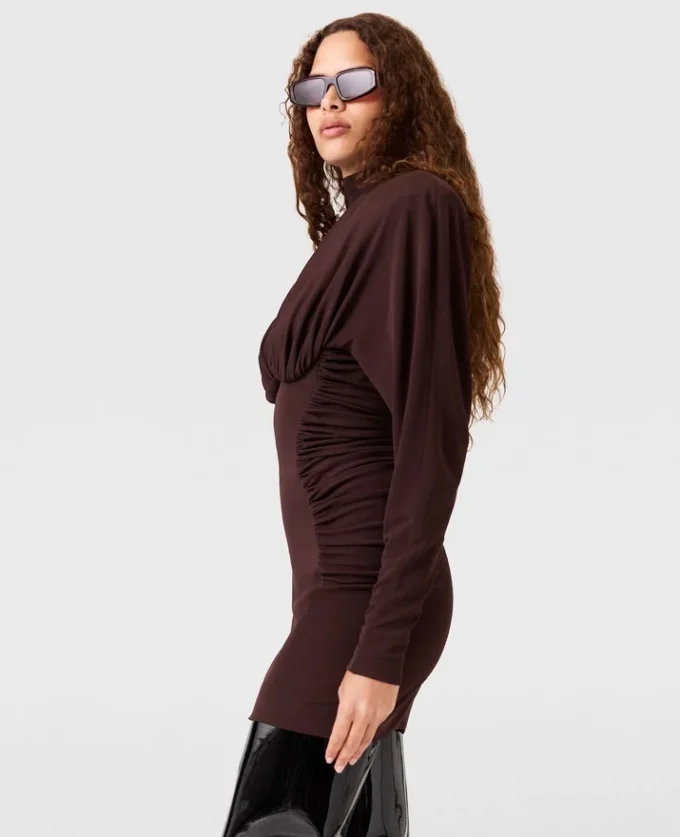 Mini-robe plissée à col haut et manches longues Mini-robe plissée à col haut et manches longues