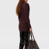 Mini-robe plissée à col haut et manches longues Mini-robe plissée à col haut et manches longues