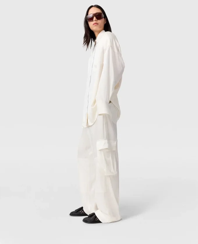 Pantalon cargo ample à empiècements en satin Pantalon cargo ample à empiècements en satin
